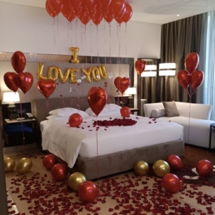 Red i love you balloon setup