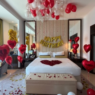 Luxury Red Gold Hotel Room Setup